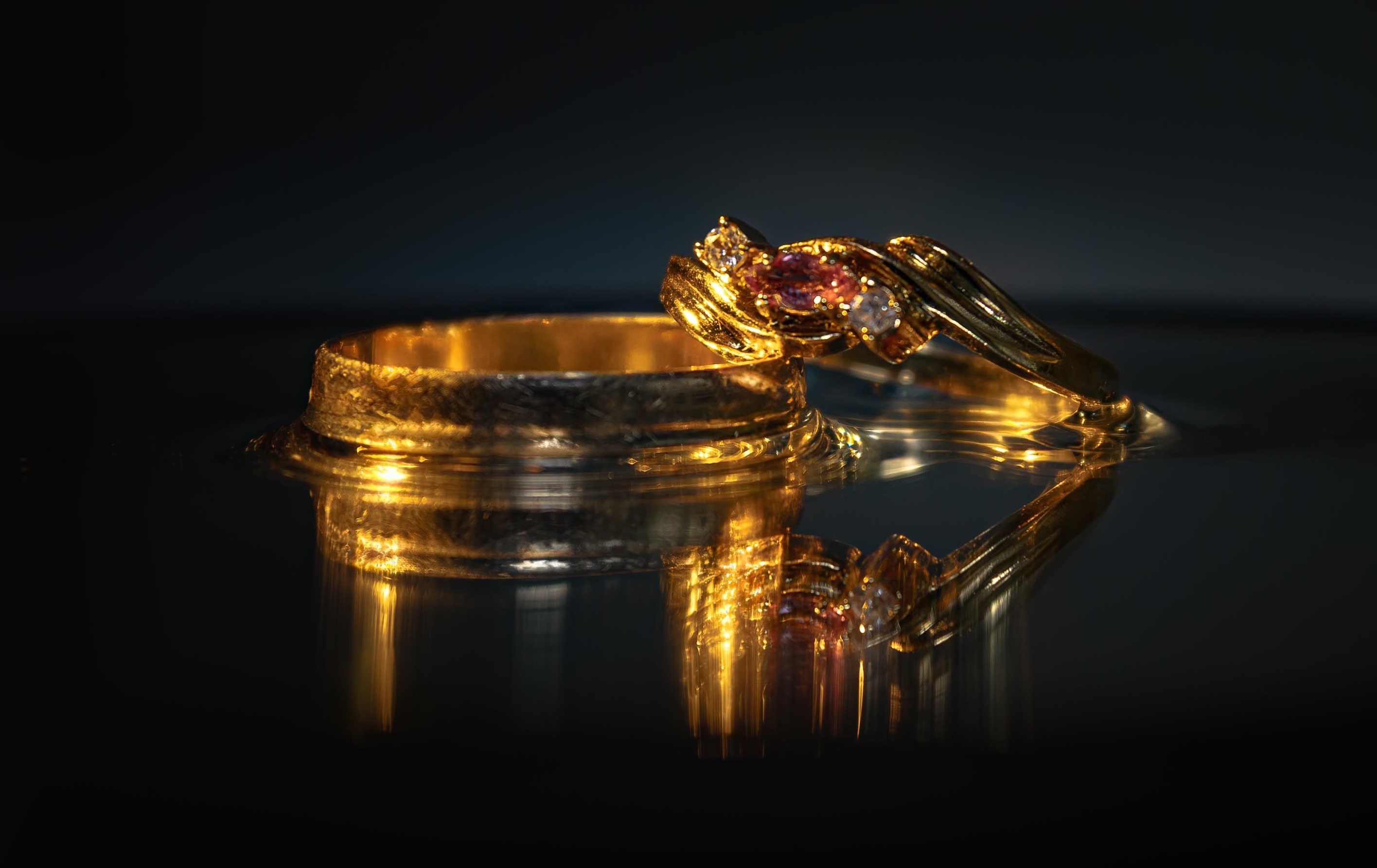 Exquisite gold heritage necklace showcase